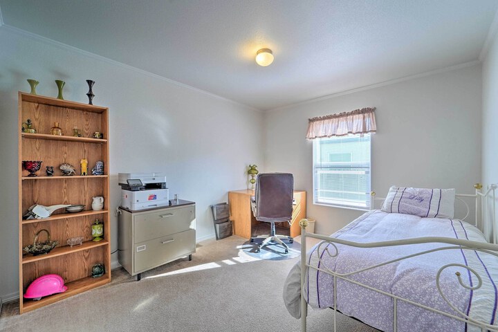 Peaceful Portales Escape w / Patio & Grill!