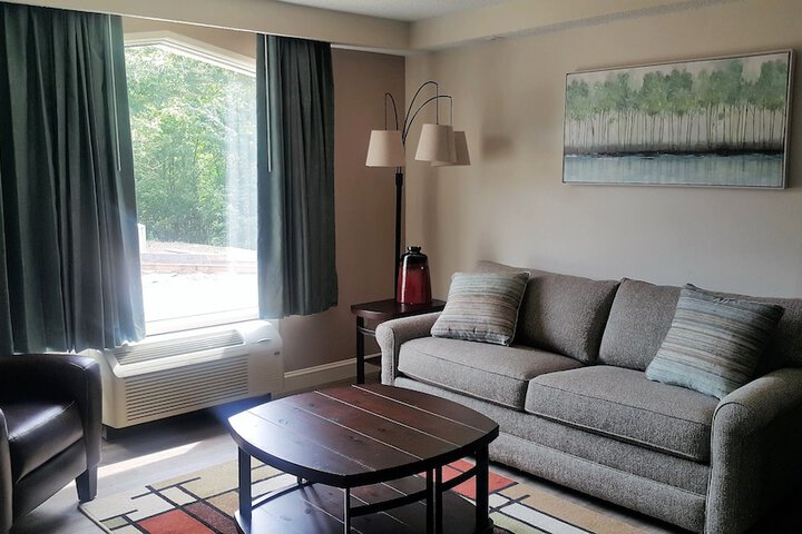 Room 4 of 91