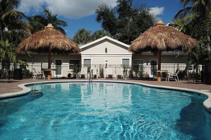 Twin Palms at Siesta