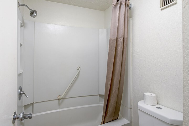 Room 13 of 35