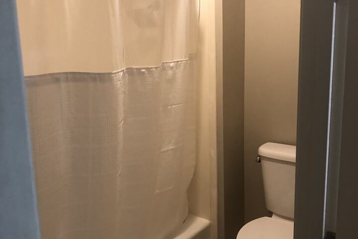 Room 10 of 32
