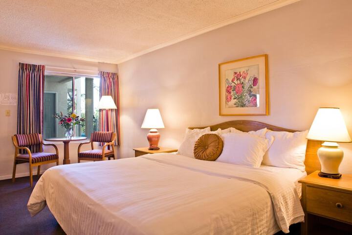 Room 15 of 38