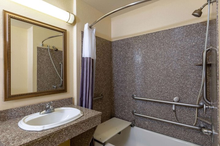 Room 10 of 29