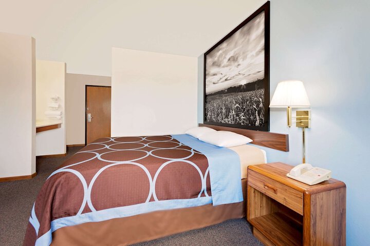 Super 8 by Wyndham Centerville