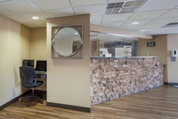 Business Center 32 of 32