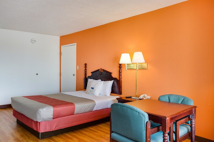 Room 19 of 34