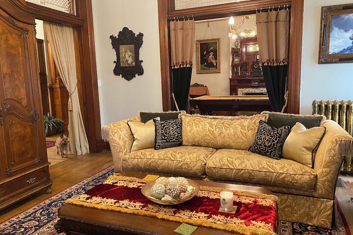 Vineyard Mansion & Carriage House Bed & Breakfast