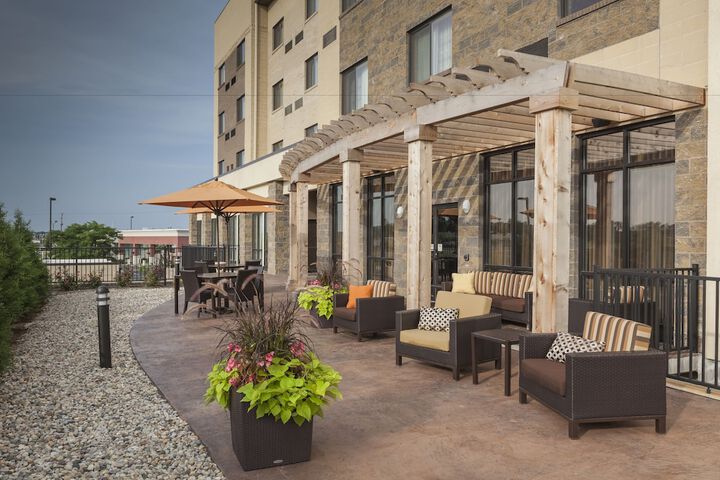 Hotel Exterior 21 of 23