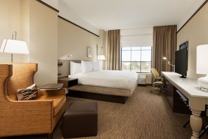 Room 16 of 40