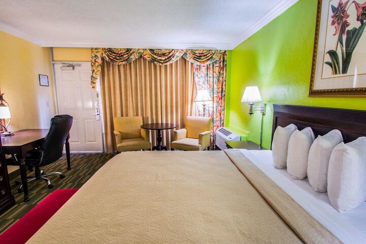 Room 10 of 29