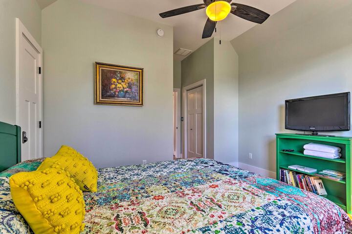 Downtown Brevard Retreat With Fire Pit & Deck!