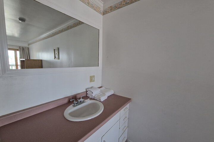 Room 14 of 40