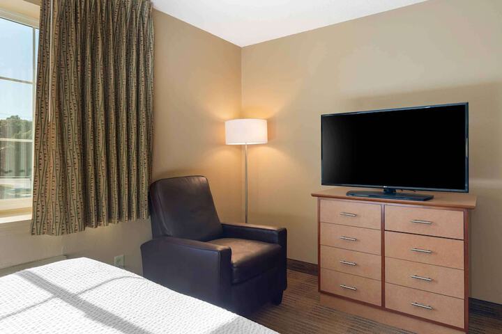 Room 32 of 34