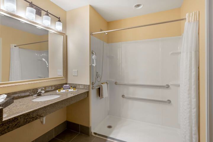 Room 12 of 33