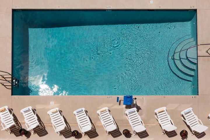 Pool 10 of 52