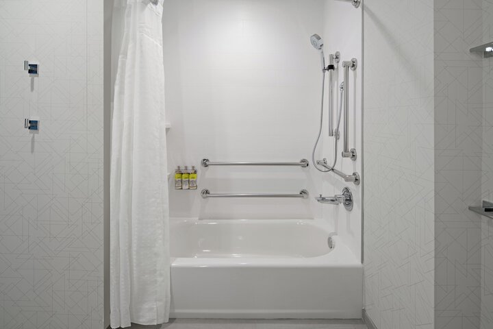 Room 16 of 38