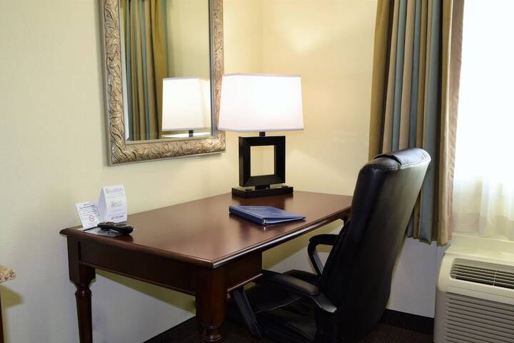 Room 32 of 43