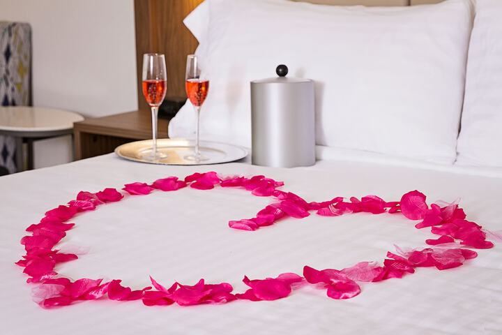 Holiday Inn Express & Suites Greenwood Mall by IHG