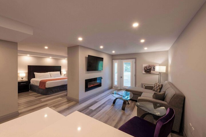 Room 42 of 77