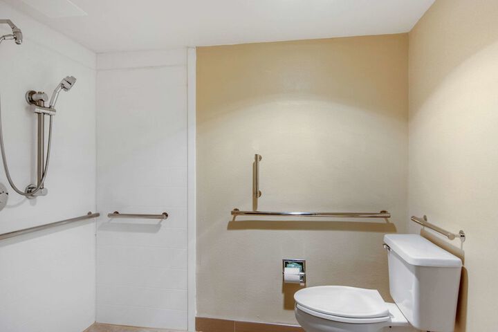 Room 11 of 28