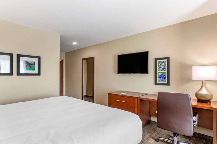 Room 16 of 28