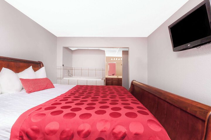 Room 25 of 39