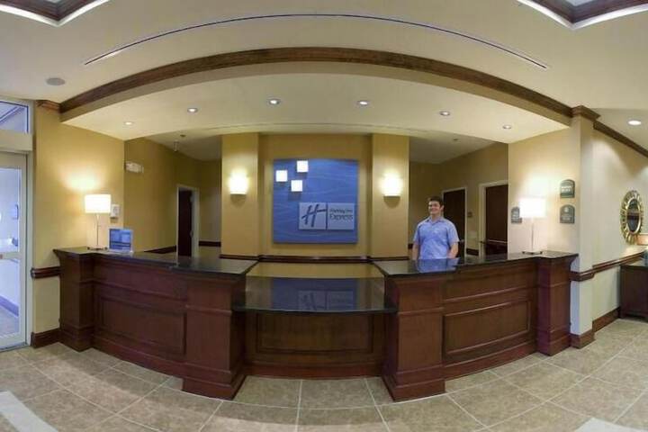 Holiday Inn Express & Suites Millington by IHG