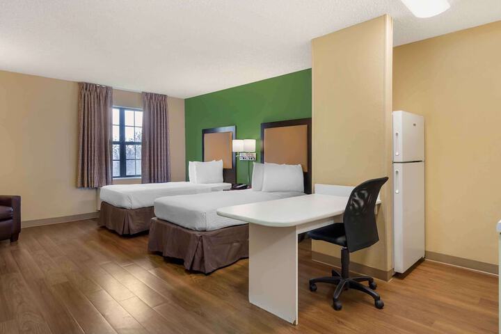 Room 25 of 28