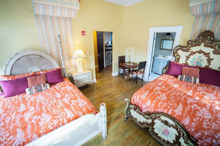 Oaak Tree Hotel