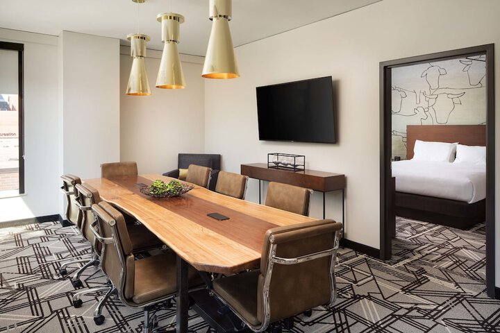 Room 9 of 37