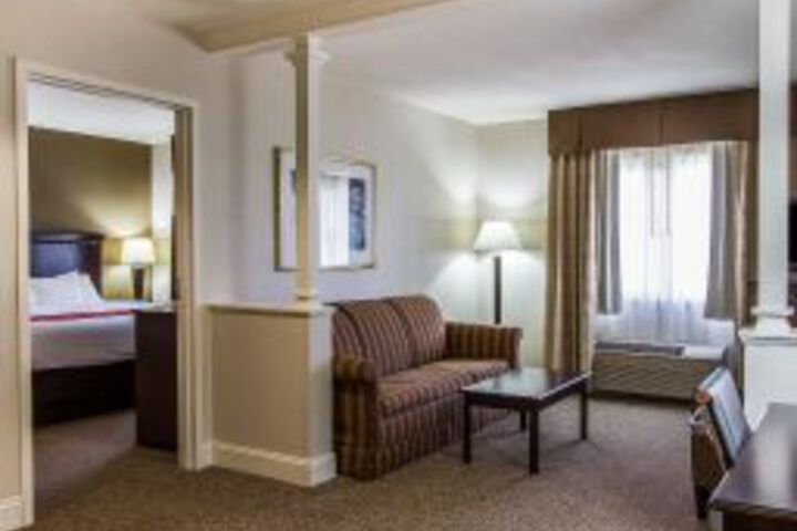 Comfort Suites
