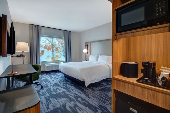 Room 15 of 37