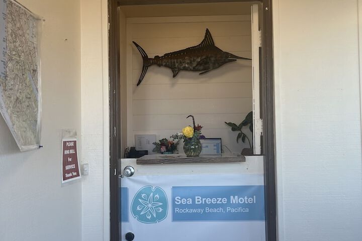 Sea Breeze Motel