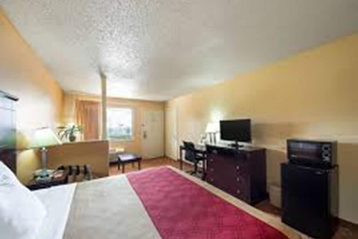 Room 14 of 36