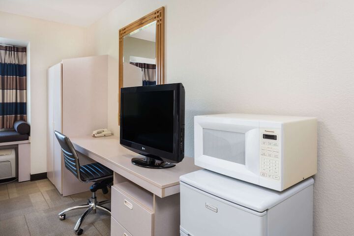 Room 5 of 16
