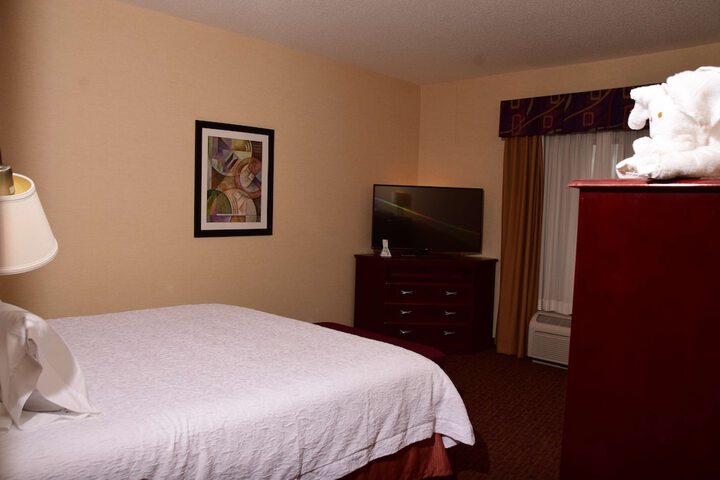 Room 10 of 33