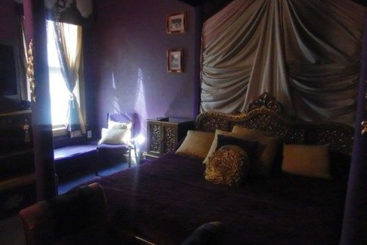 Room 7 of 42