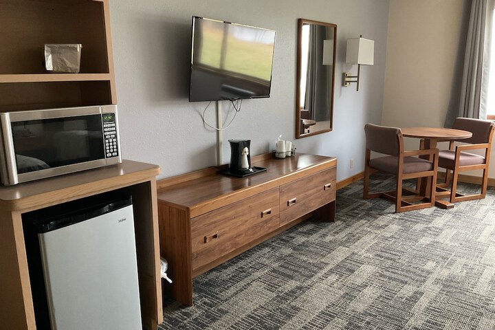 Room 6 of 28