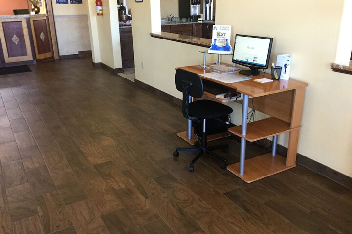 Business Center 40 of 41