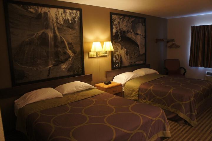 Room 6 of 25