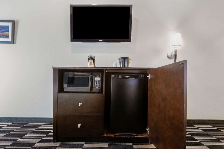 Room 15 of 32