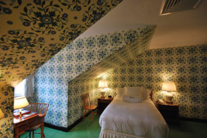 Room 166 of 200