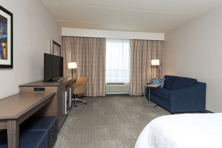 Hampton Inn & Suites Grand Rapids Downtown