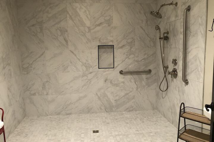 Room 7 of 74