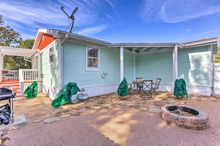 Walk to Cedar Creek Reservoir: Home w / Fire Pit!