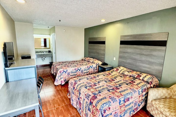 Room 9 of 12