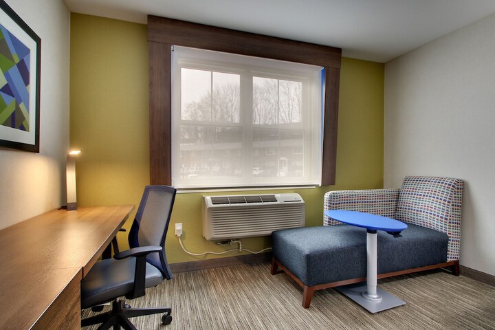 Room 8 of 25