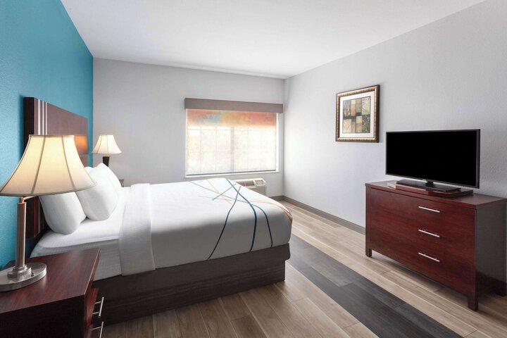 Room 32 of 40