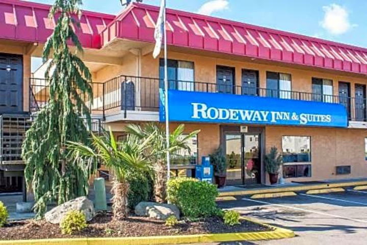 Rodeway Inn & Suites