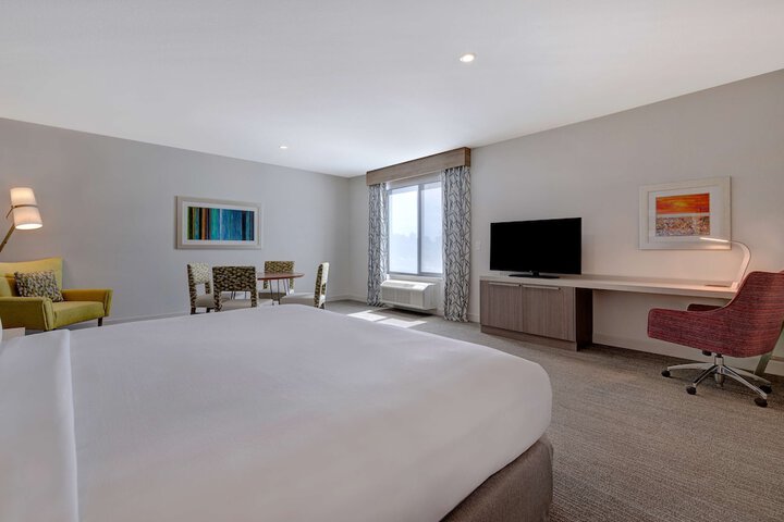 Room 33 of 72